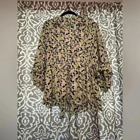 Green and white CATO blouse. NWT 18/20W - Picture 4 of 5